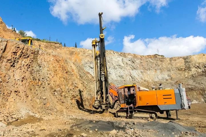 Specialist-Drilling-Services-kasturi-earthmovers (1) mining equipments and machineries , mining, mining services