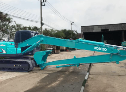 Kobelco 520 long boom Excavator on Rent