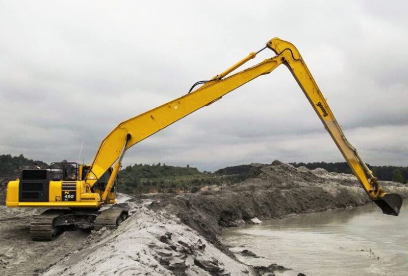 Komatsu PC490 Long Boom Excavator on Rent