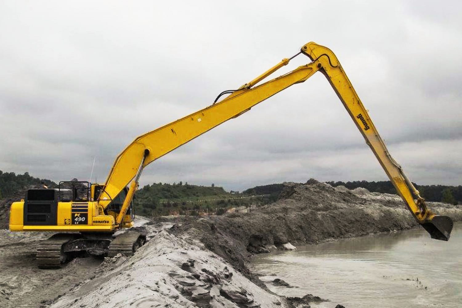 Komatsu PC490 Long Boom Excavator on Rent