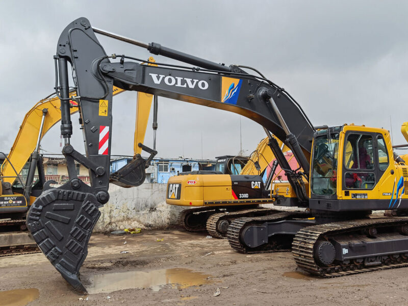 Volvo-370-excavator-on-rent