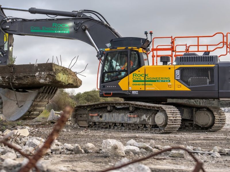 Volvo 500 excavator on rent