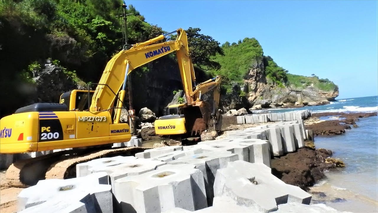 breakwater excavator on rent
