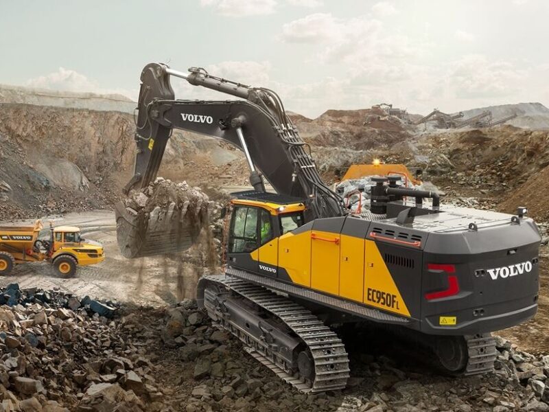 Volvo 500 excavator on rent