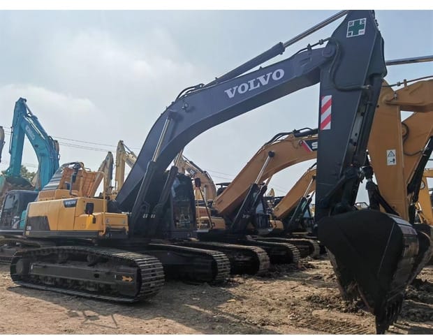 Volvo 300 Long Boom Excavator on Rent, Volvo 300 Long Boomnon Rent