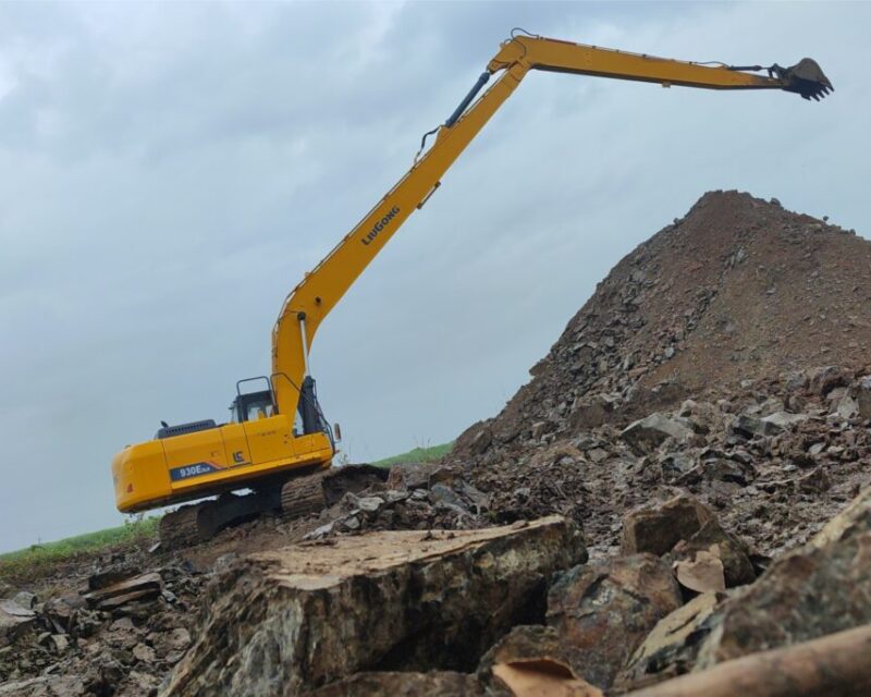 LiuGong 925 long boom excavator on rent