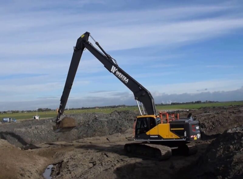 volvo 300e long boom excavator on rent